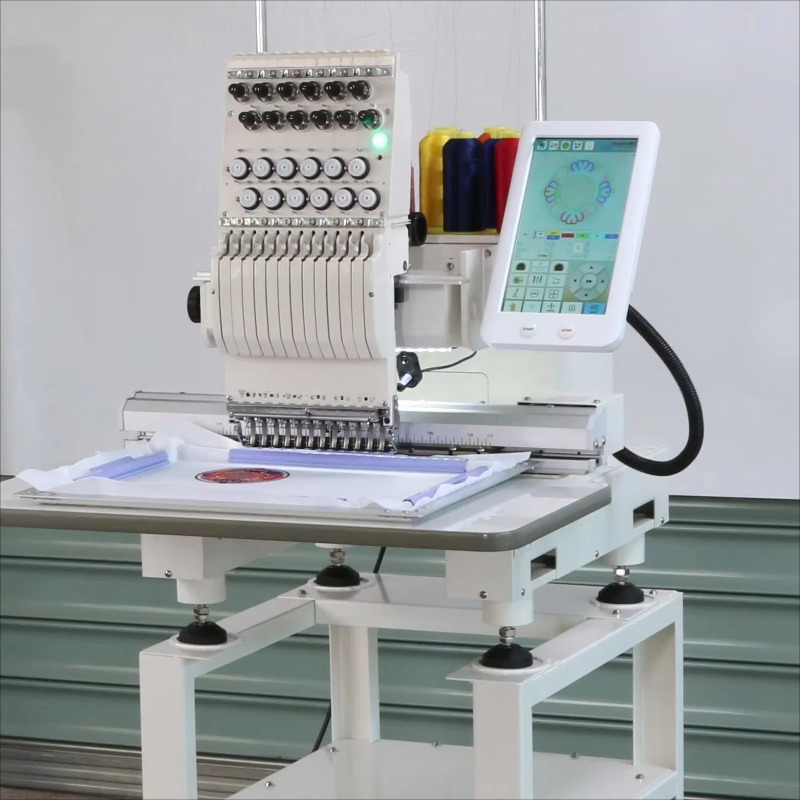 Sewing Machine In Textile - Máquina de Coser Computarizada de Bordado